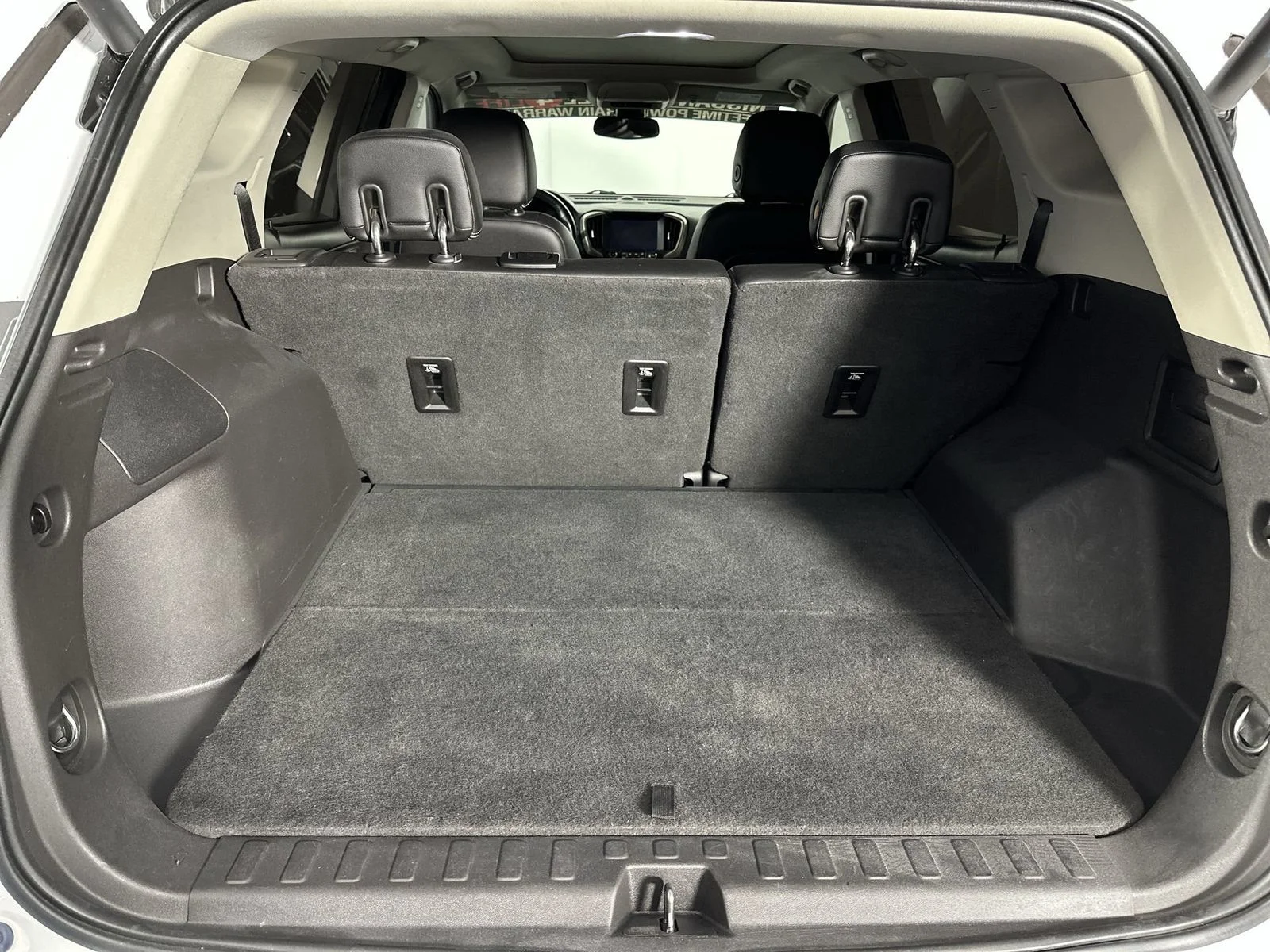 Used 2018 White GMC Denali image 25