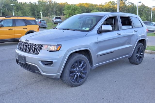 Used 2020 Silver Jeep Altitude image 4