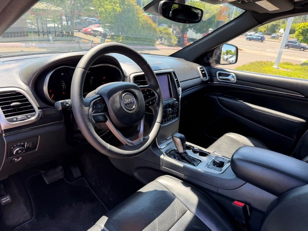 Used 2018 Sangria Metallic Clearcoat Jeep Overland image 27