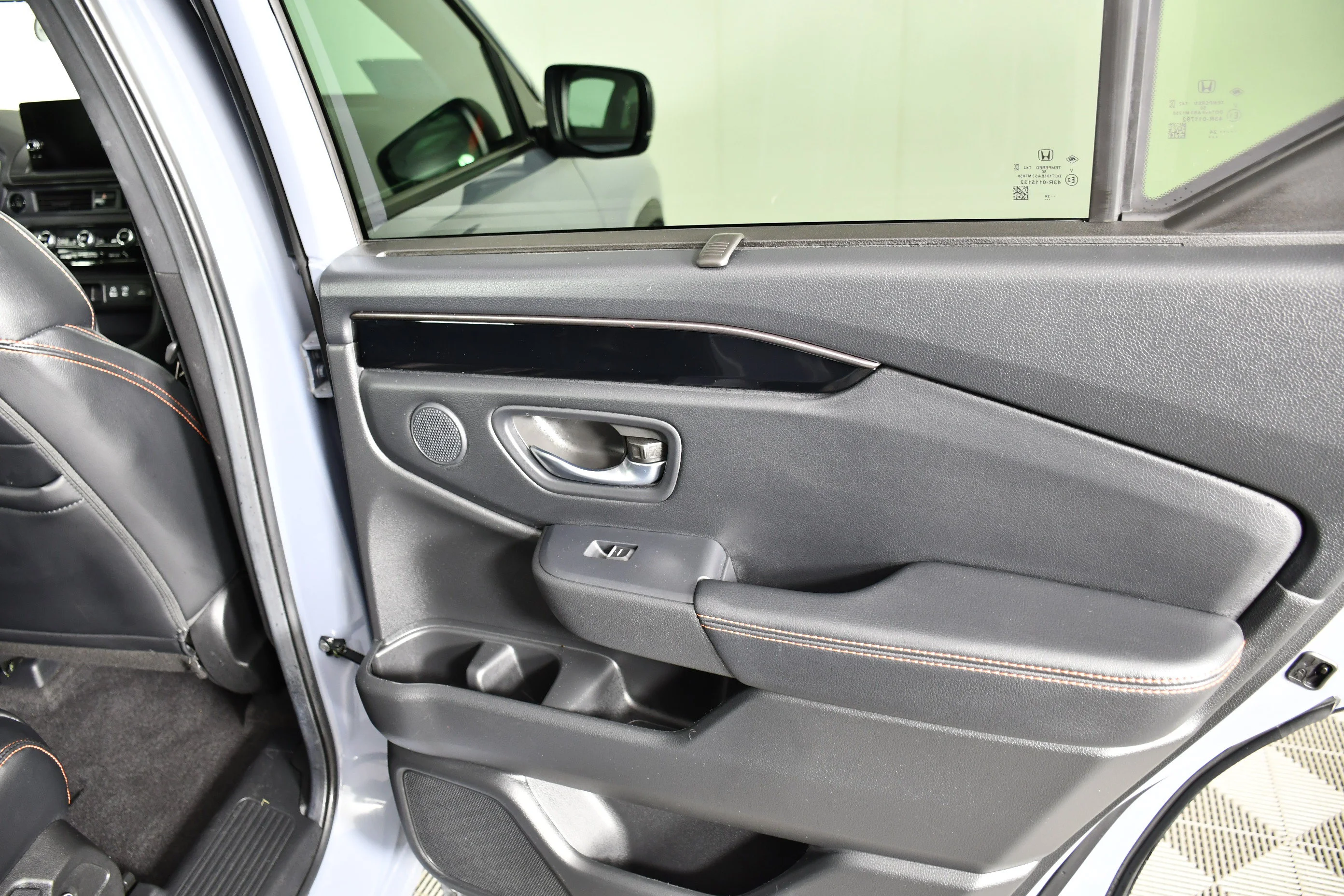 Used 2025 Sonic Gray Pearl Honda TrailSport image 46