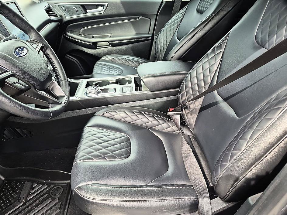 Used 2024  Ford Titanium image 15