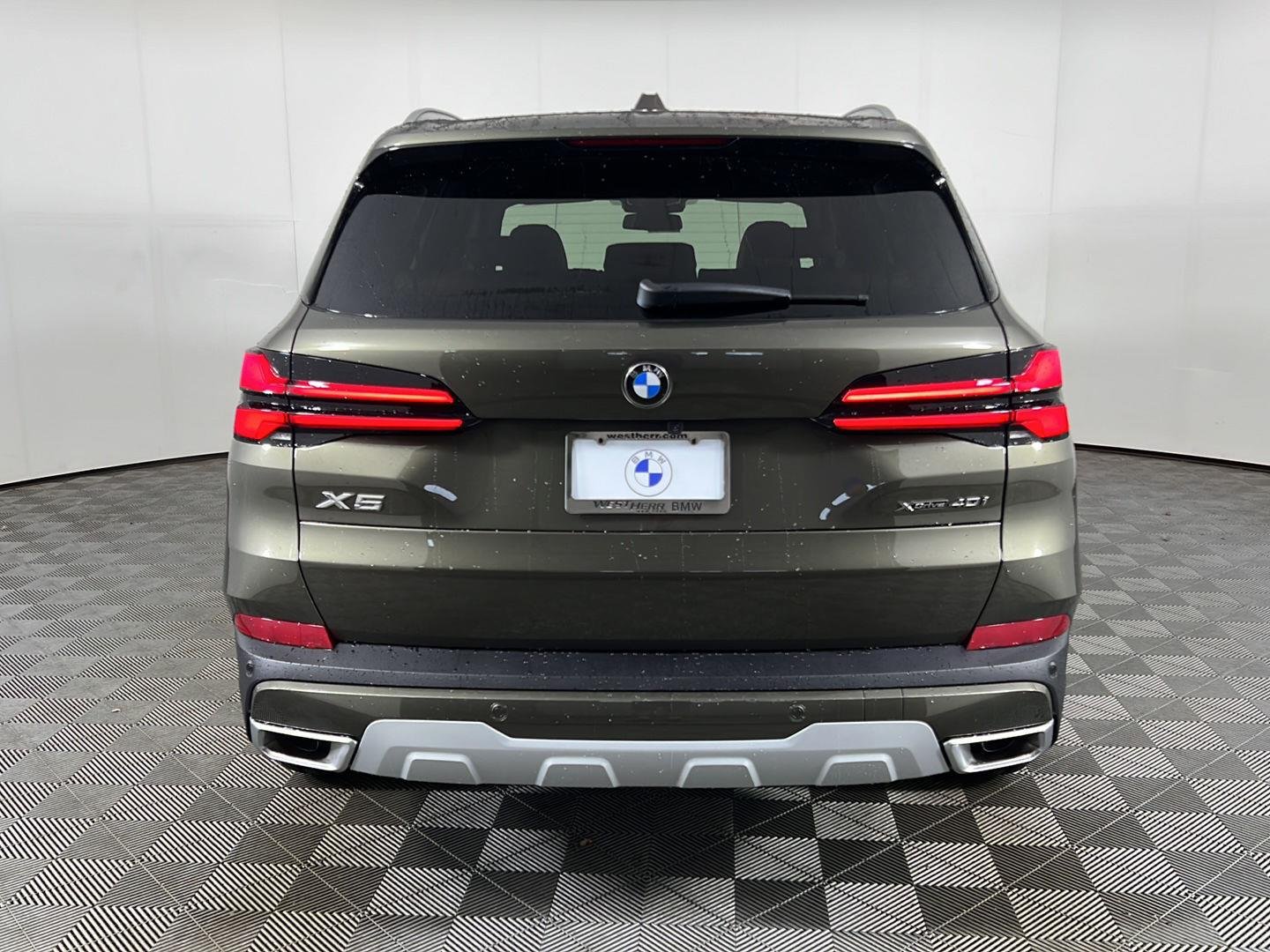 New 2026 Manhattan Green Metallic BMW xDrive40i image 3