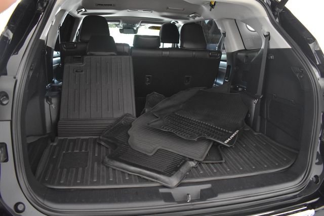 Used 2020 Black Toyota XLE image 22