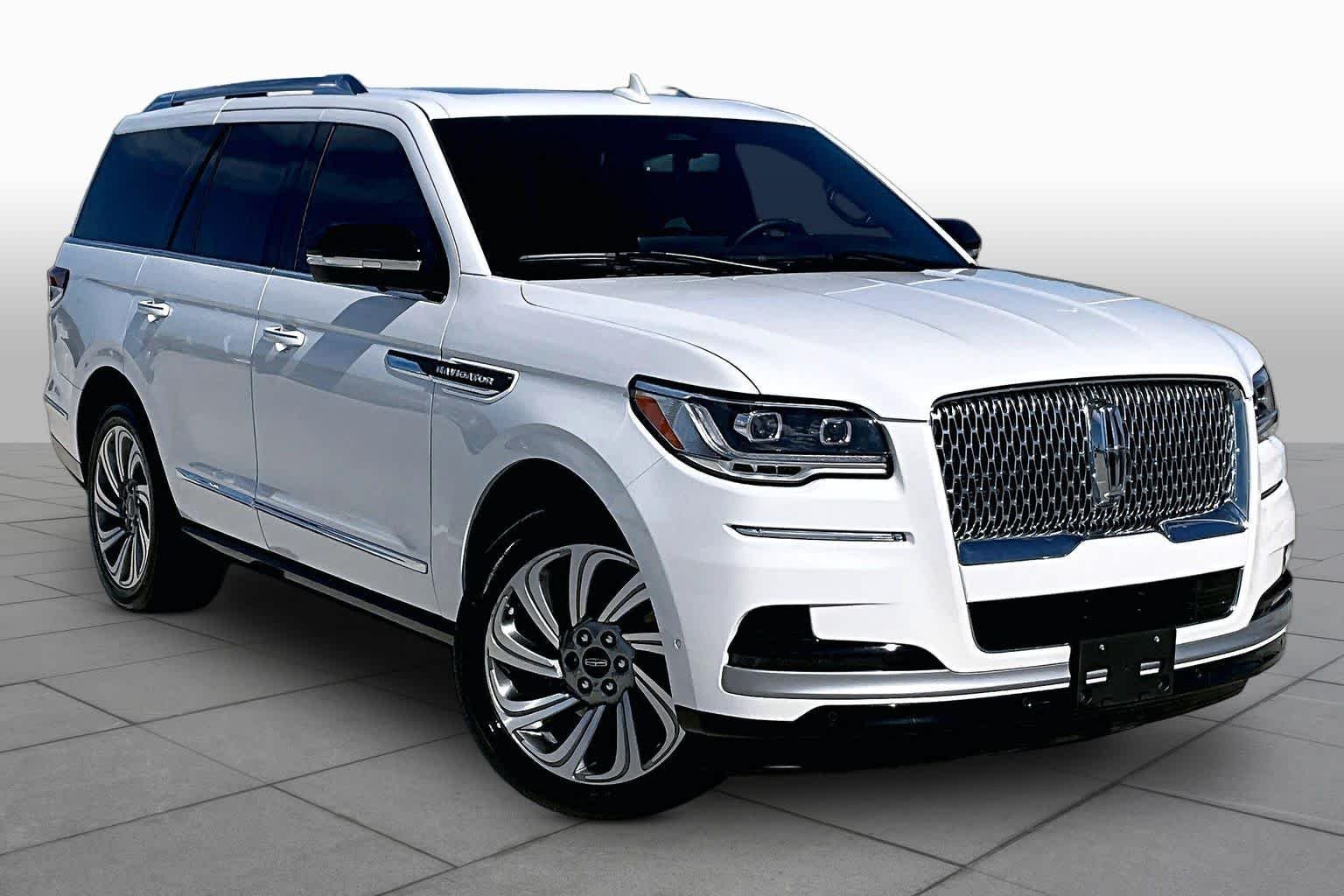 Used 2023 Pristine White Lincoln Reserve image 2