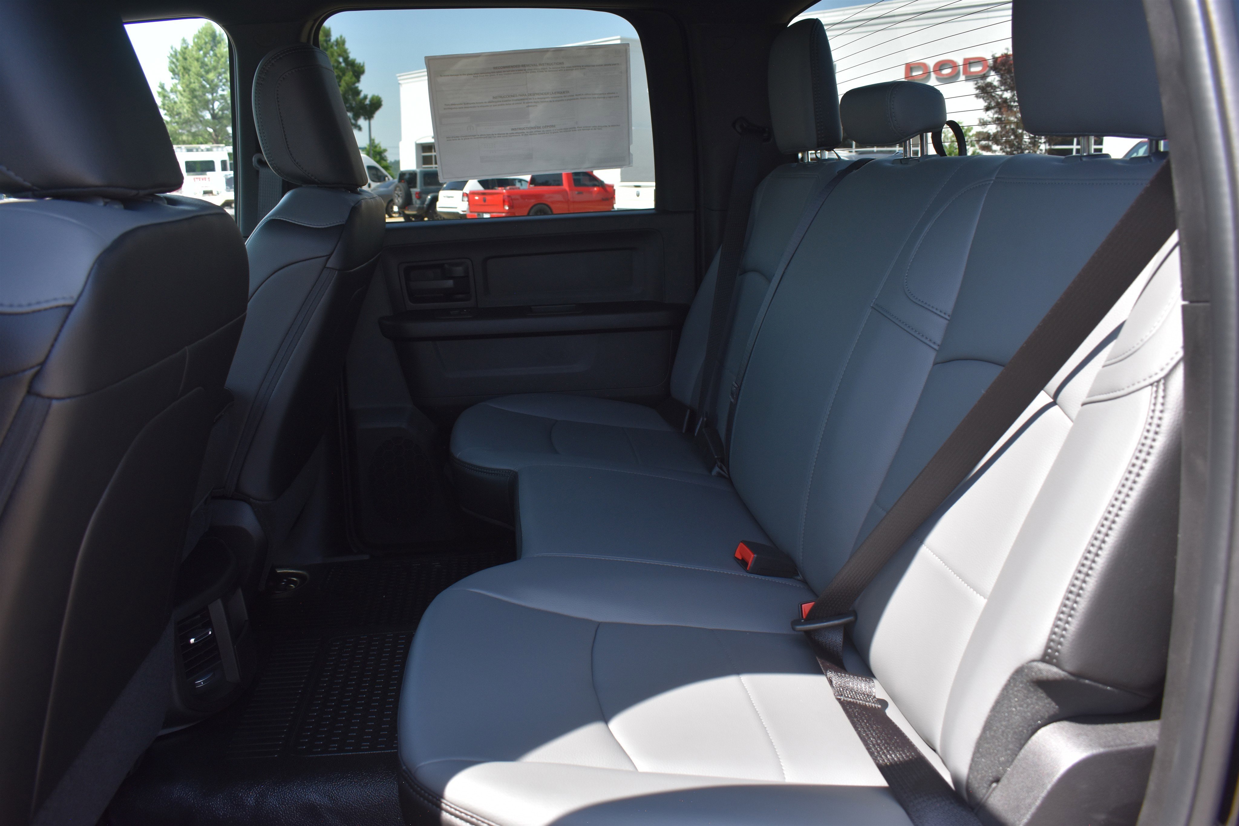 New 2026 Diamond Black Crystal Pearl-Coat Exterior Paint RAM Tradesman image 16