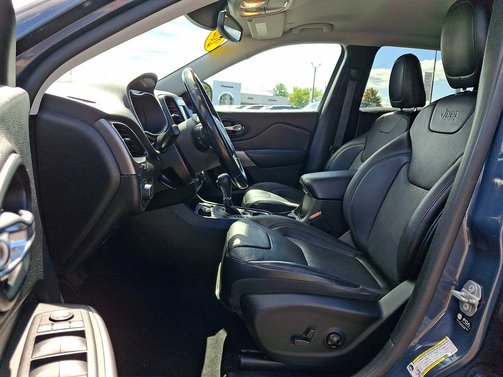 Used 2021 Slate Blue Pearlcoat Jeep Latitude Lux image 13