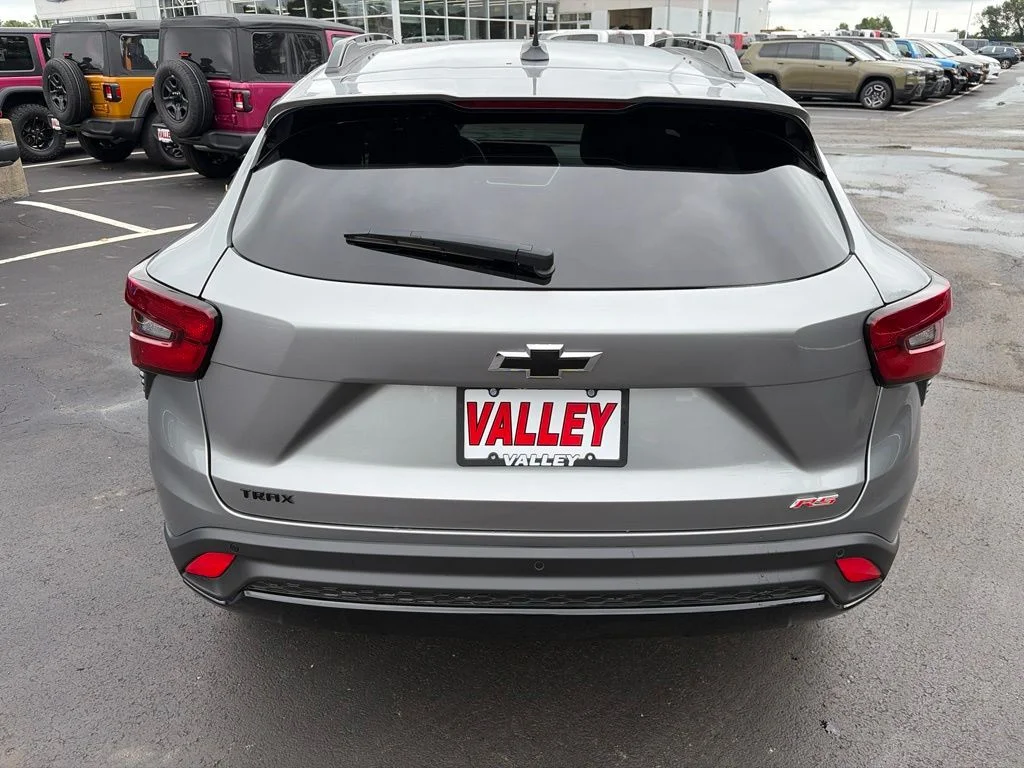 Certified Used 2025 Gray Chevrolet 2RS image 7