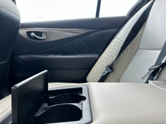 Used 2019 White INFINITI Red Sport 400 image 39