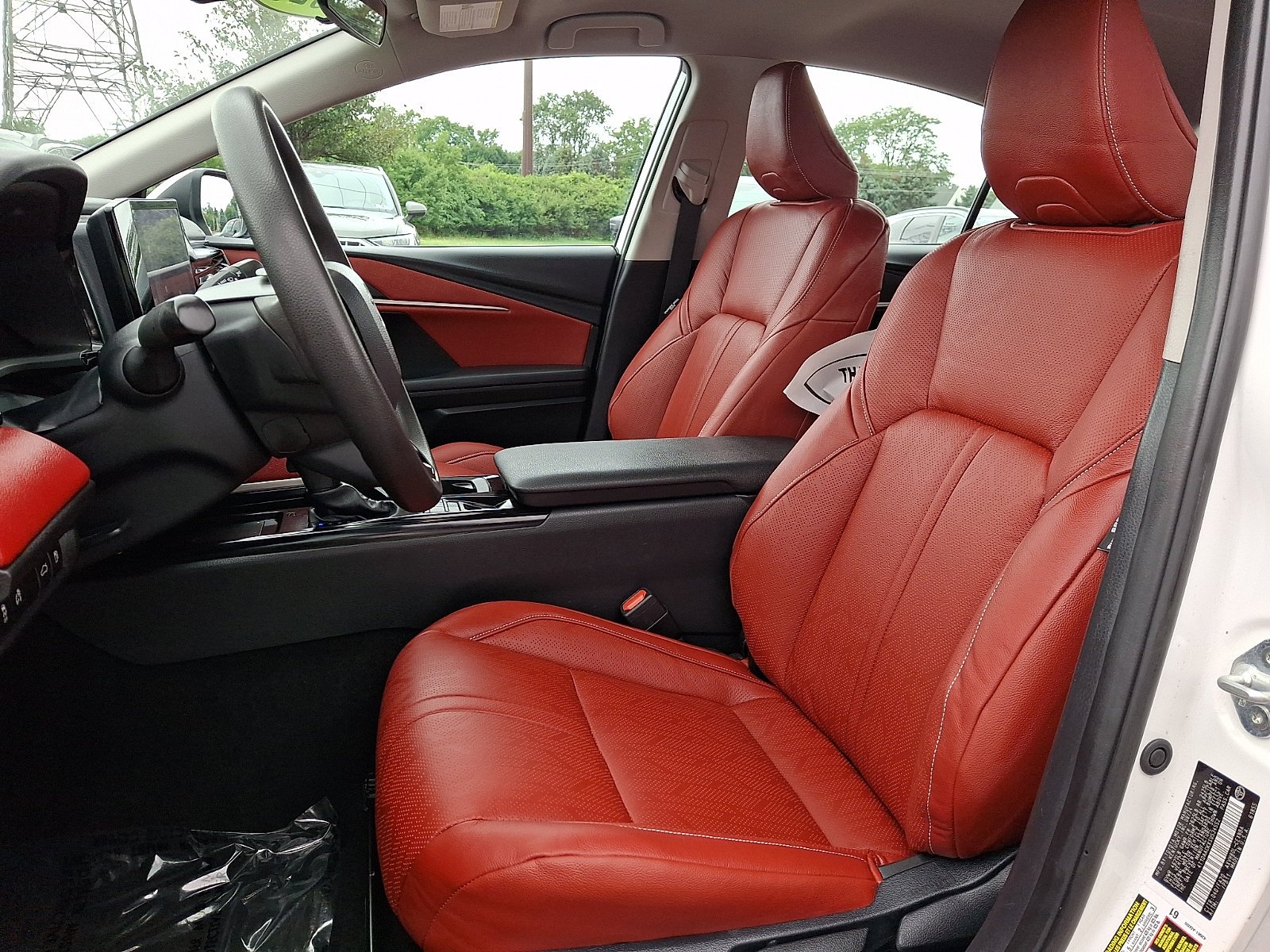 Used 2025 Ice Cap Toyota LE image 12
