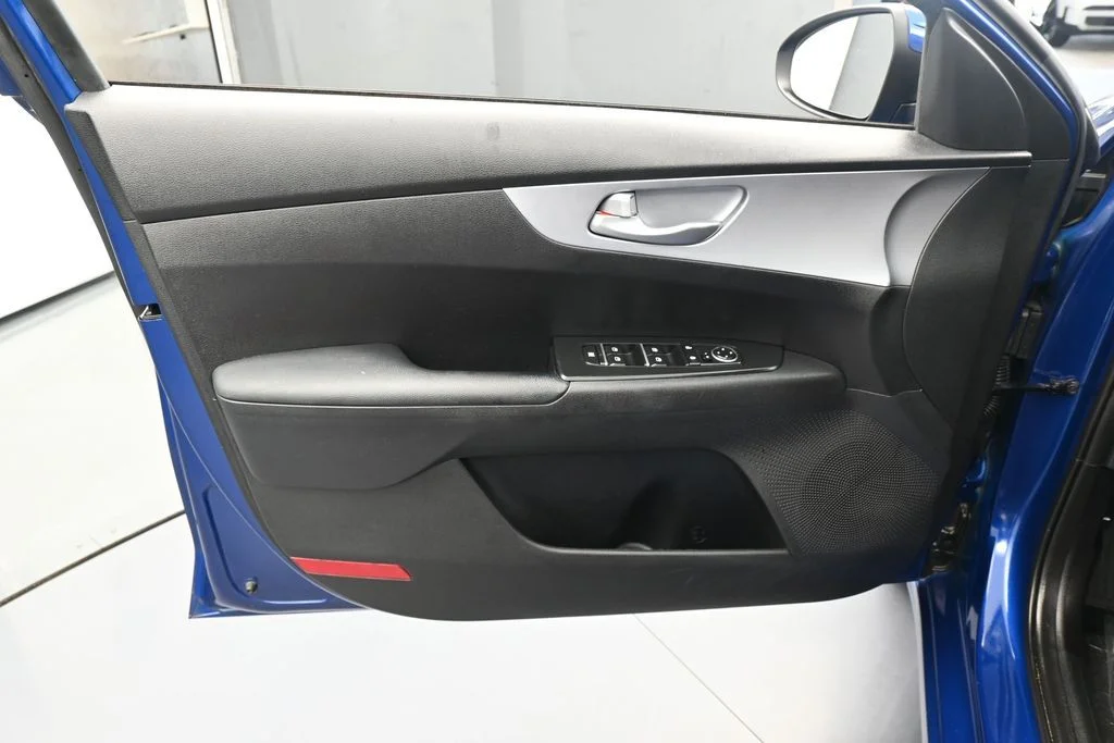 Used 2023 Deep Sea Blue Kia LXS image 11