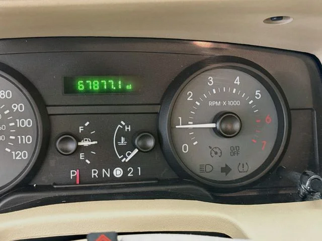Used 2008 Tan Mercury GS image 12