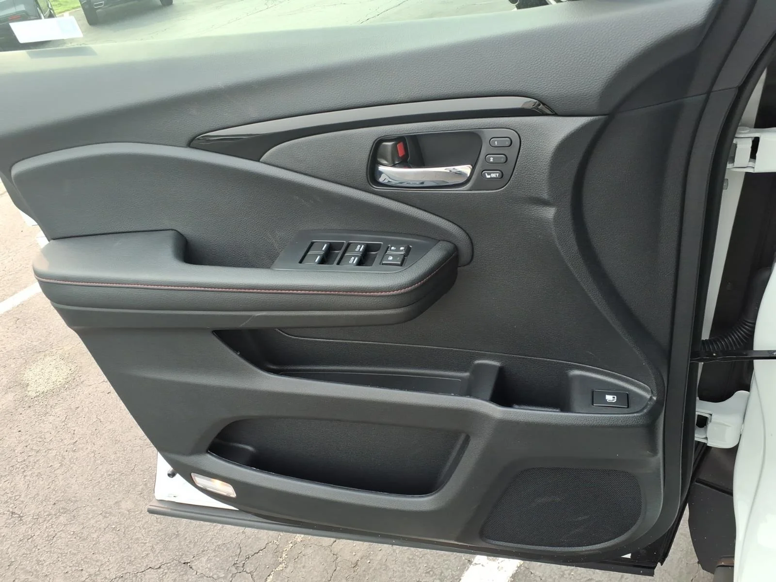 New 2026 Platinum White Pearl Honda Black Edition image 9
