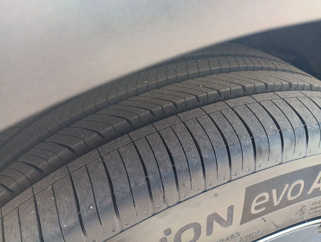 Used 2024  Tesla Long Range image 28