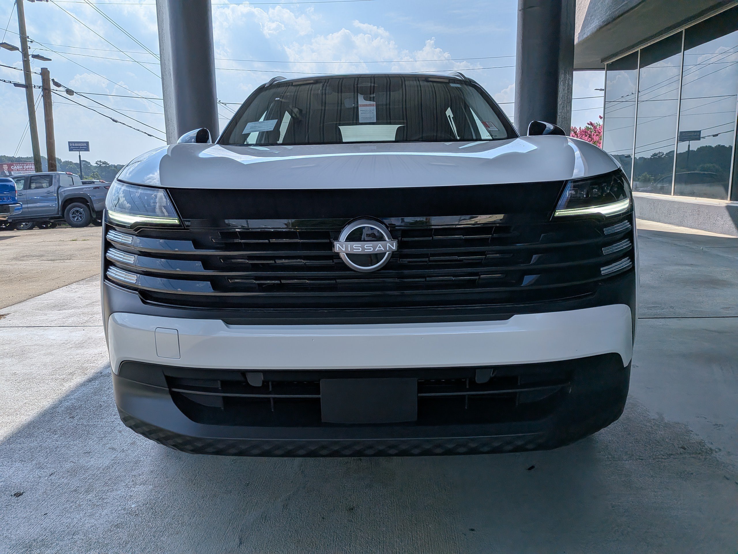 New 2026 Aspen White TriCoat / Super Black Two-tone Nissan SV image 7
