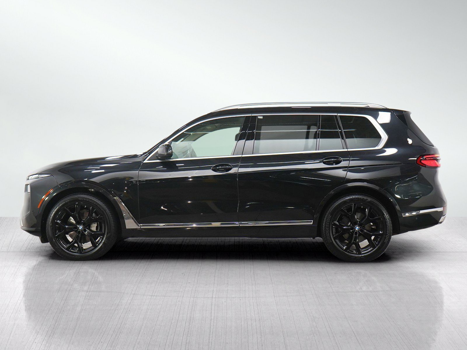 Used 2024 BMW X7 40i with VIN 5UX23EM07R9U85123 for sale in Burnsville, Minnesota