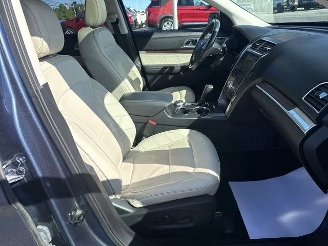 Used 2019 Blue Metallic Ford Limited image 29