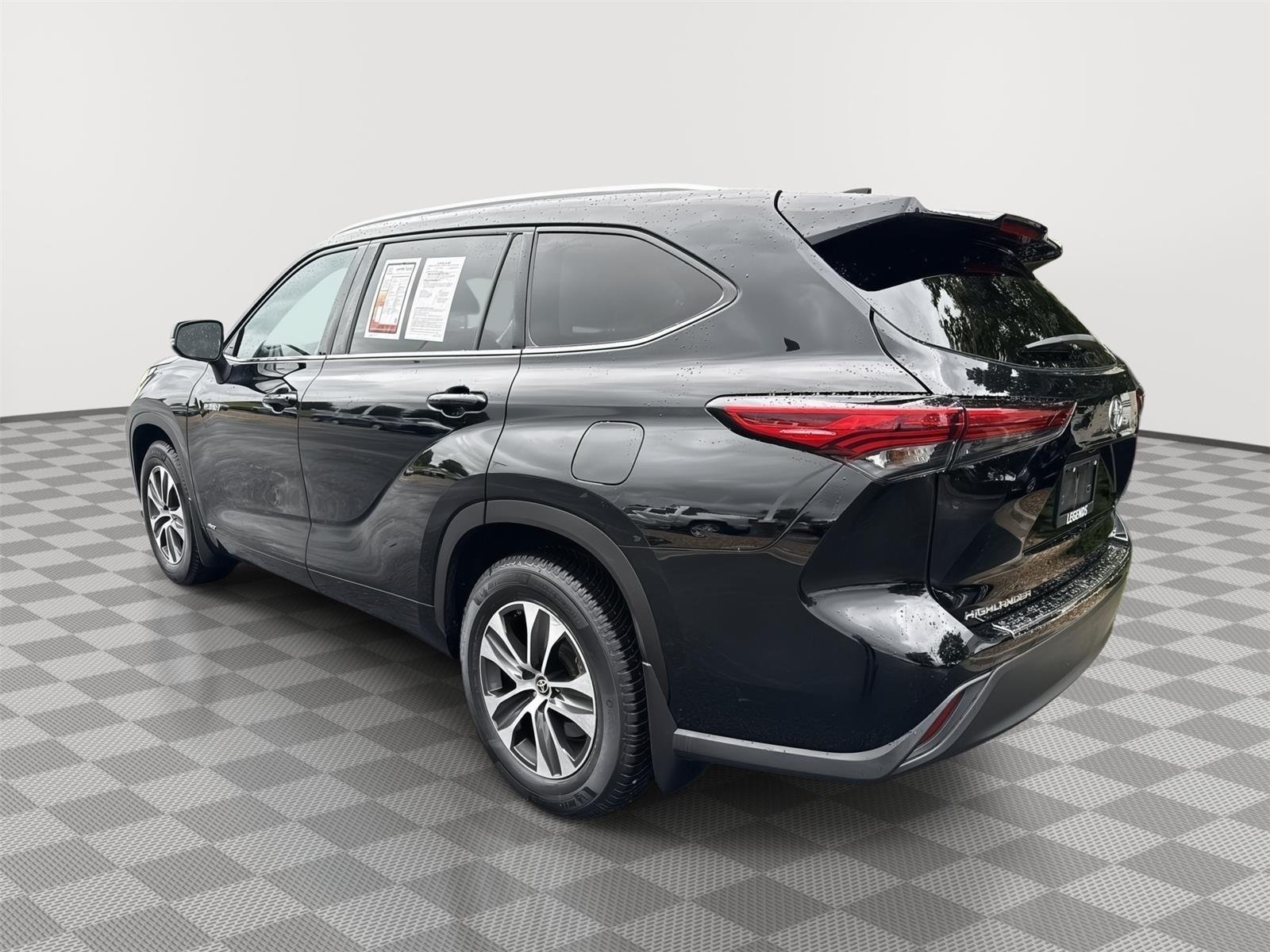 Used 2020 Midnight Black Metallic Toyota XLE image 14