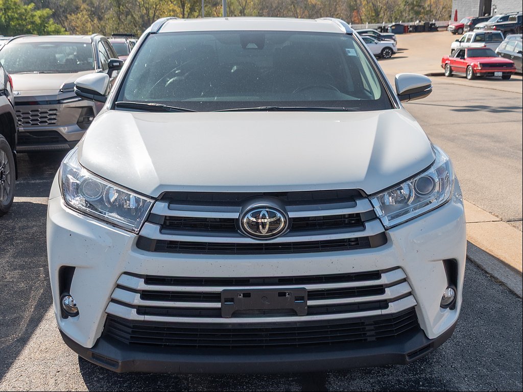 Used 2018 Blizzard Pearl Toyota XLE image 3