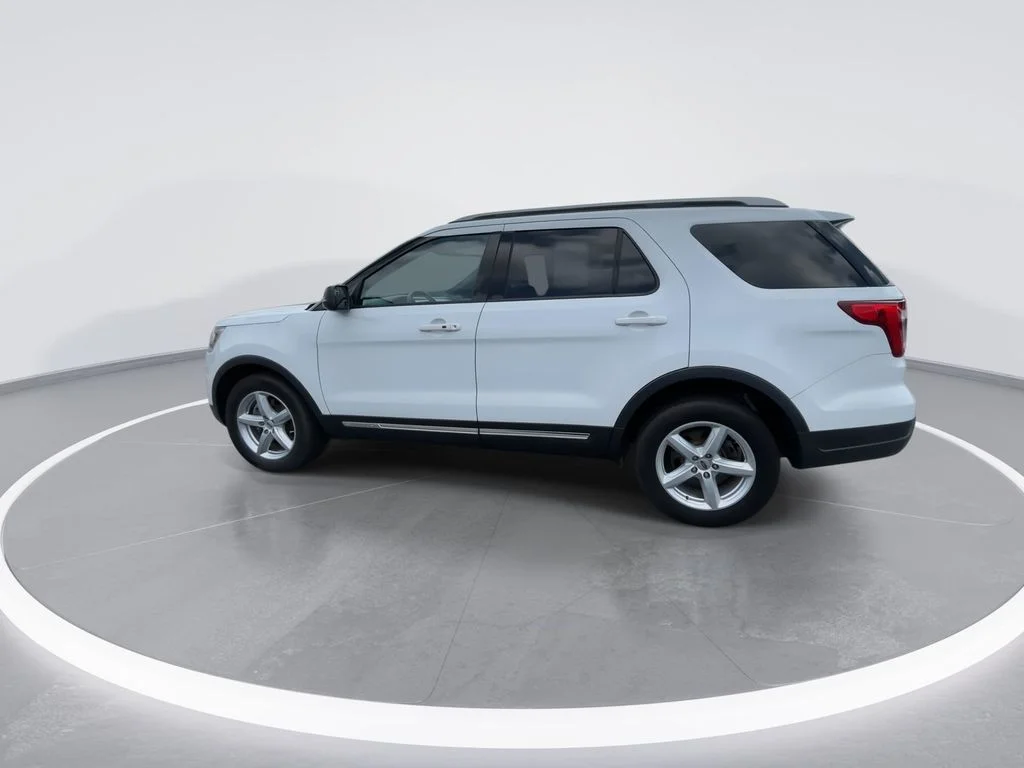 Used 2018 White Ford XLT image 5