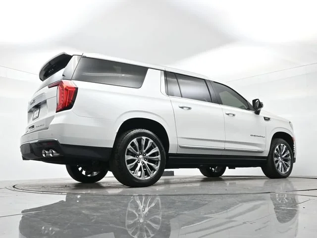 Used 2021 WHITE FROST TRICOAT GMC Denali image 32