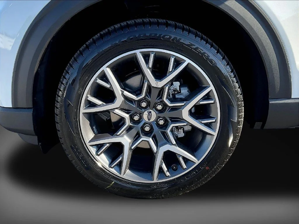 New 2027 Star White Metallic Tri-Coat Ford Platinum™ image 14