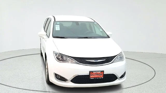 Used 2018 White Chrysler Touring Plus image 2