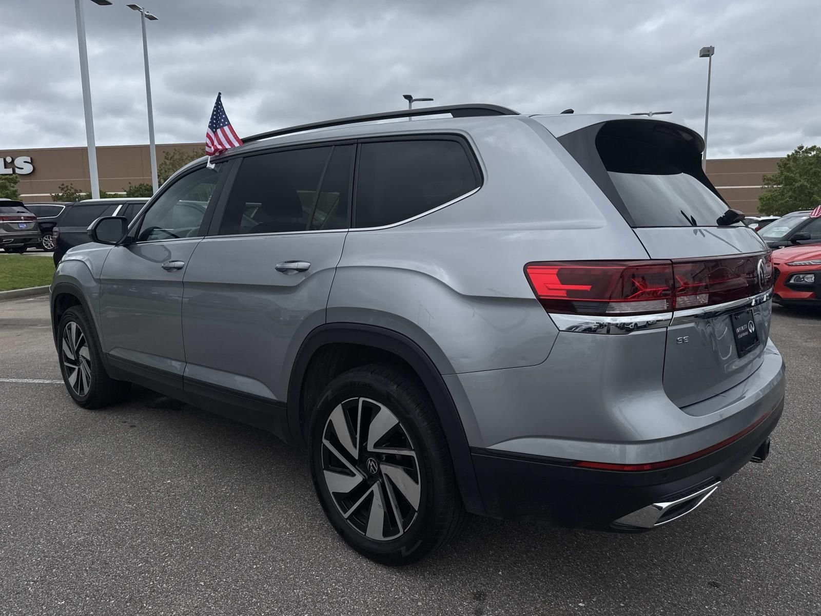 2024 Volkswagen Atlas SE w/Tech - Photo 7