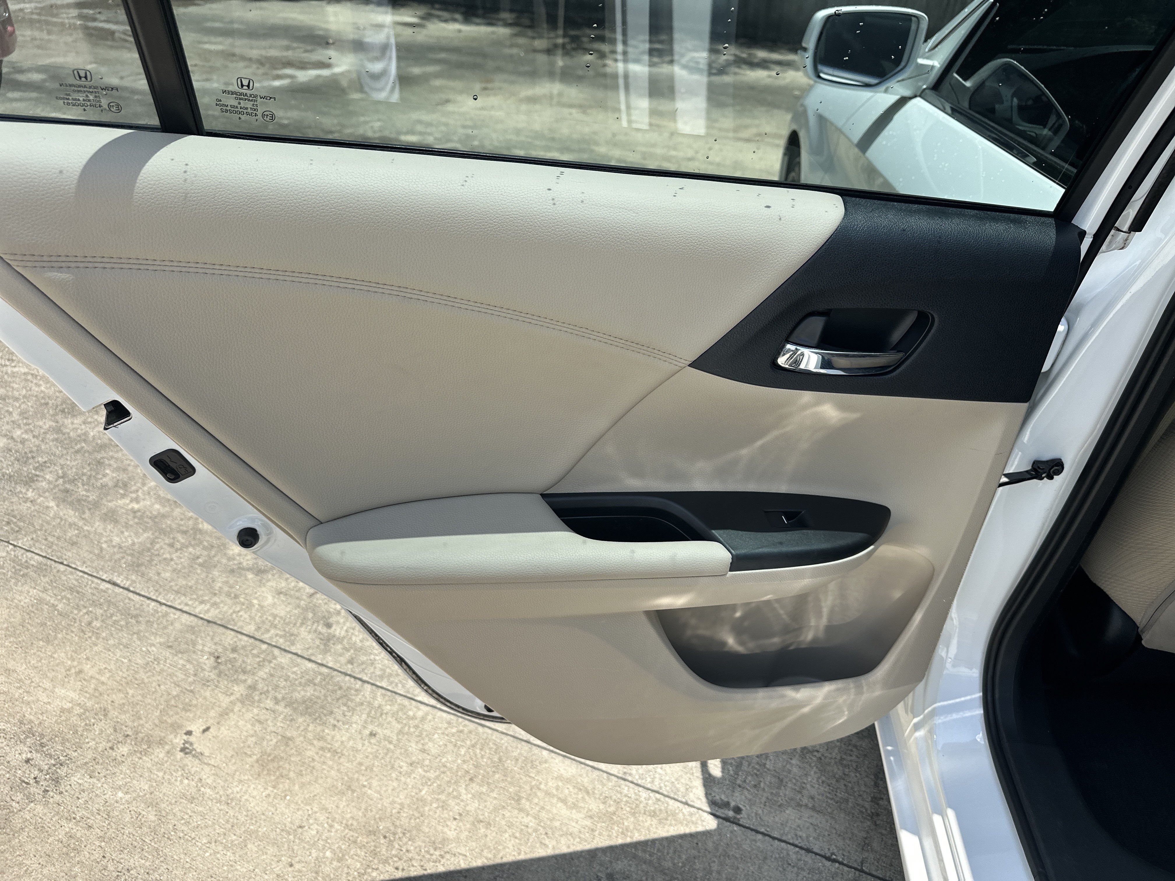 Used 2016 White Orchid Pearl Honda EX image 23