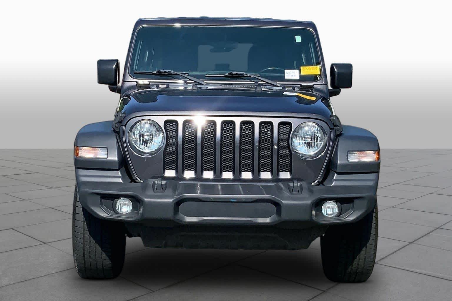 Used 2018 Granite Crystal Metallic Clearcoat Jeep Sport S image 4