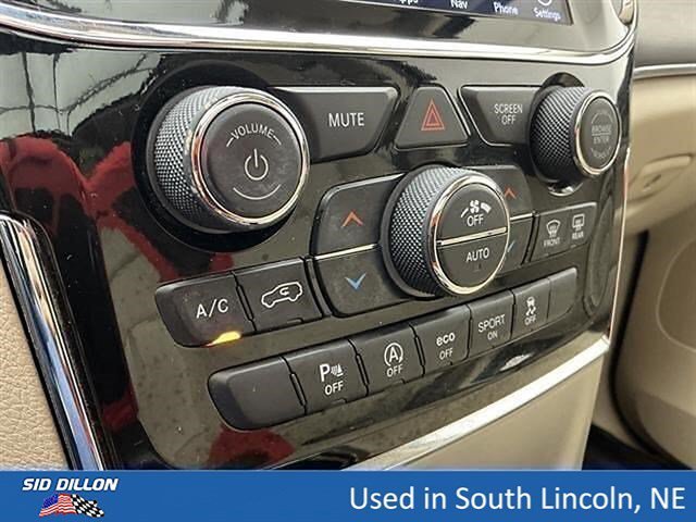 Used 2021 Slate Blue Pearlcoat Jeep Overland image 12