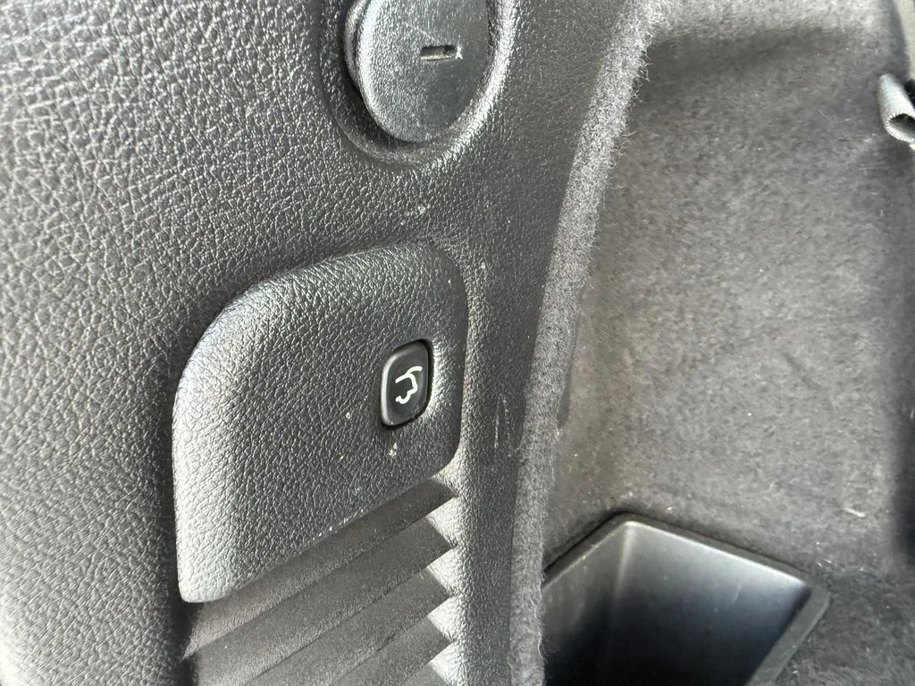 Used 2016 White Dodge Citadel image 23