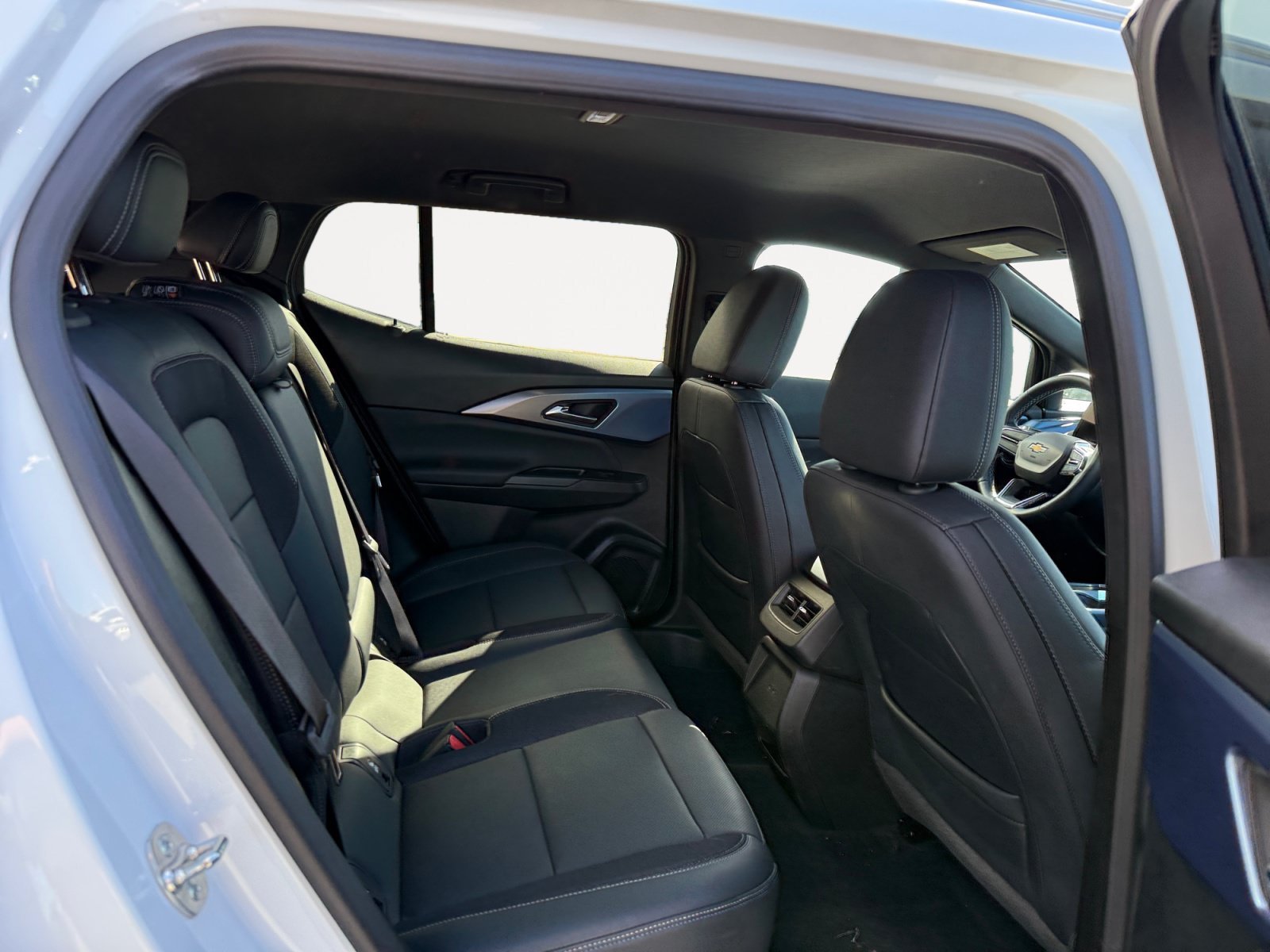 Used 2024 Summit White Chevrolet LT image 18