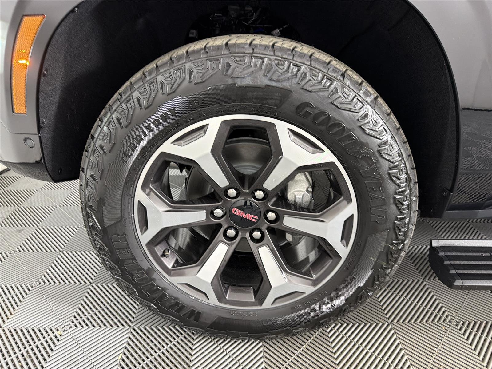 2026 GMC Yukon XL AT4 Ultimate - Photo 10