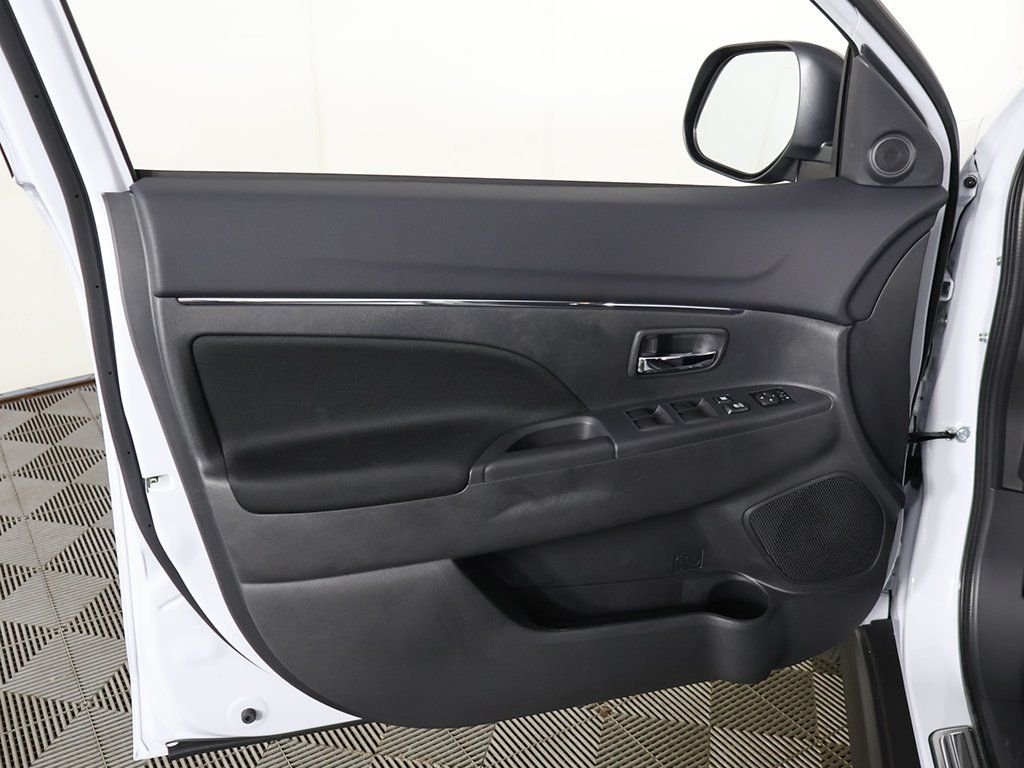 2025 Mitsubishi Outlander Sport ES - Photo 17