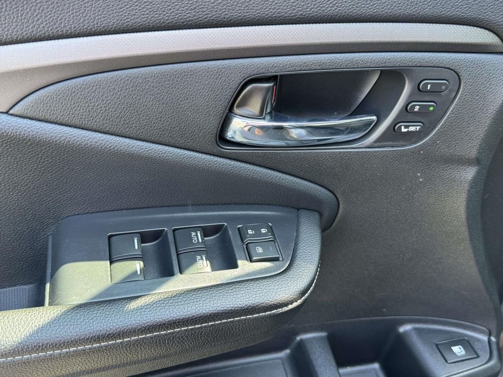 Used 2025 Gray Honda RTL image 18