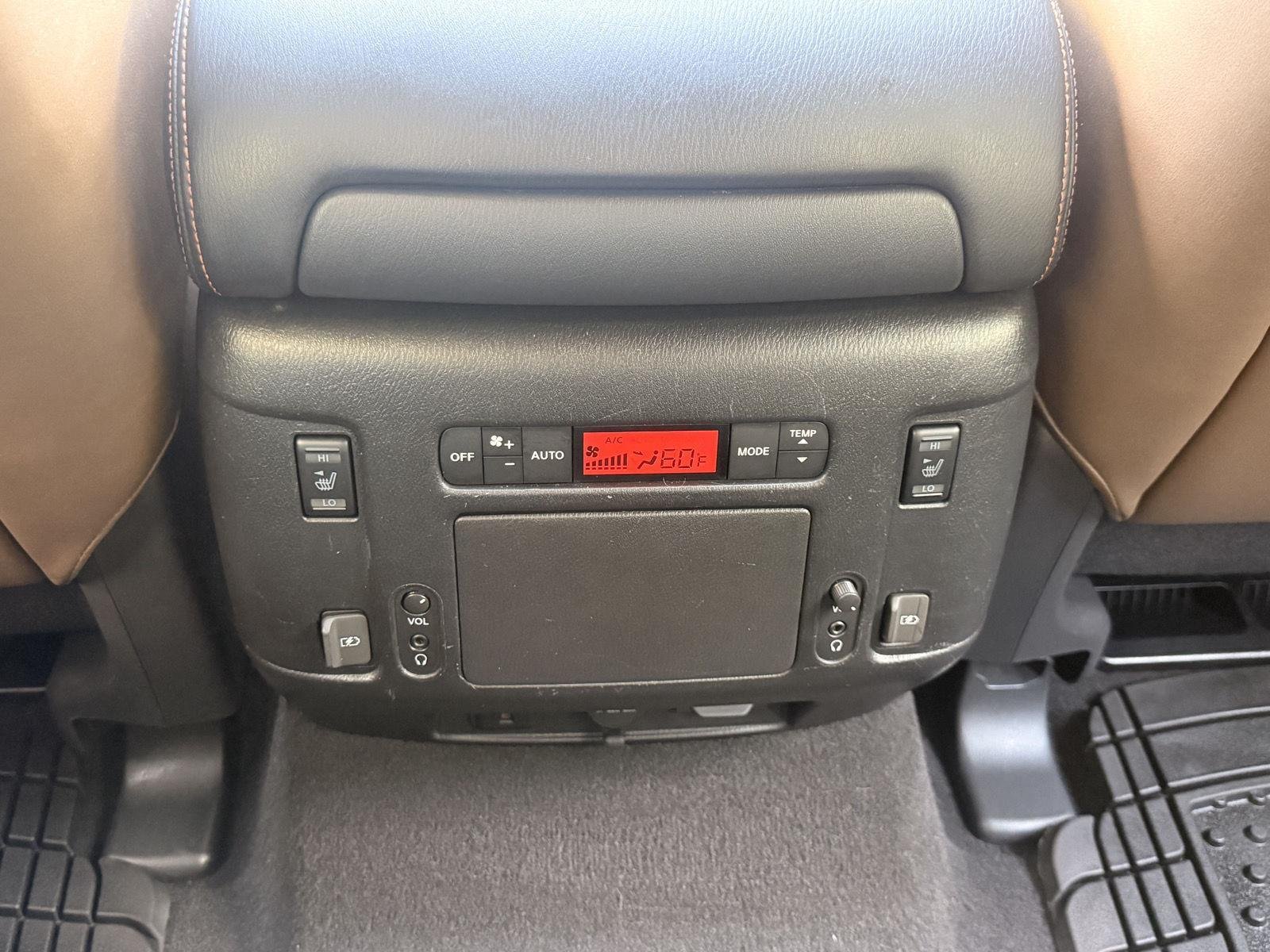 Used 2018 Super Black Nissan Platinum image 25