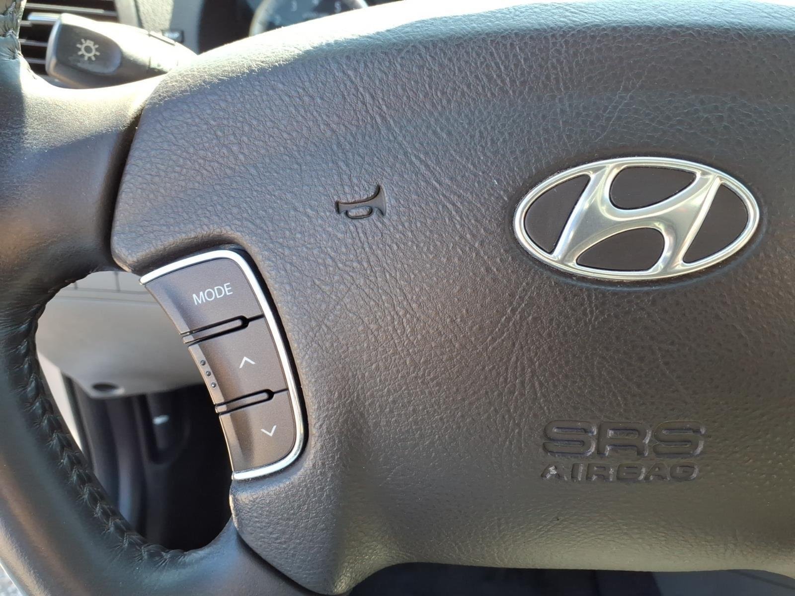 Used 2009 Bright Silver Hyundai Limited image 28