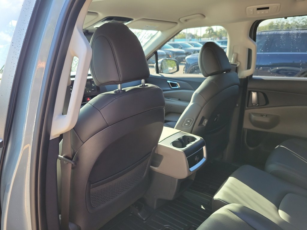 New 2027 Iceberg Green Kia EX image 17
