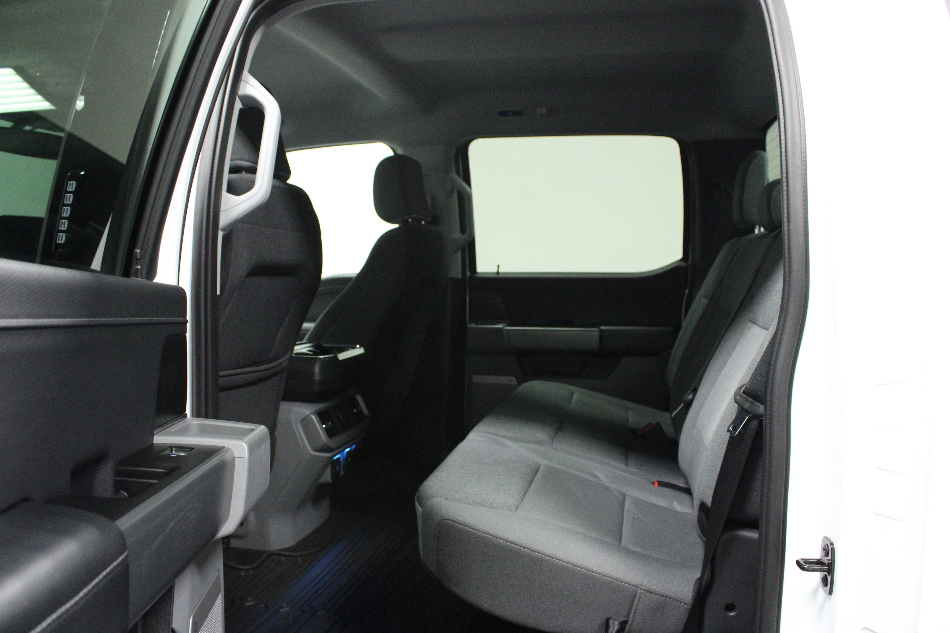Used 2024 Oxford White Ford Flash image 13