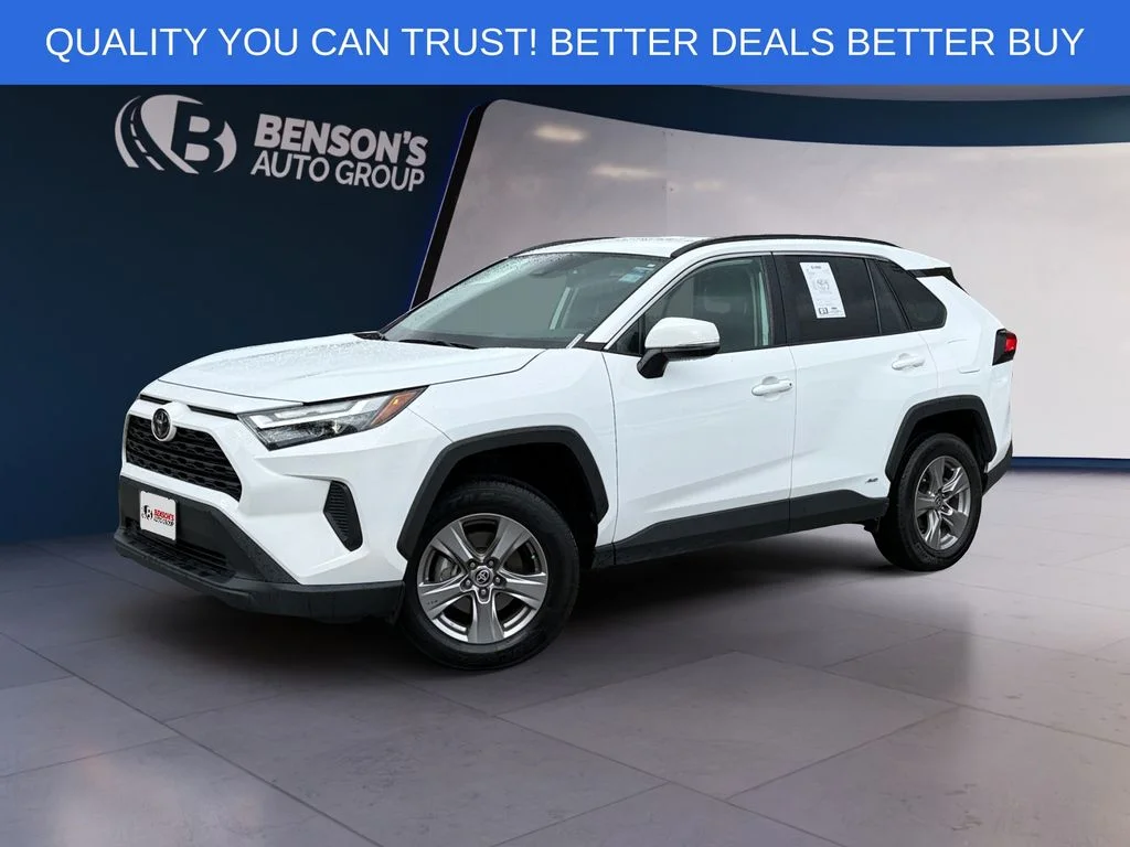 Used 2025 White Toyota XLE image 1