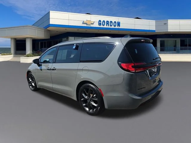 Used 2025 Gray Chrysler Limited image 3