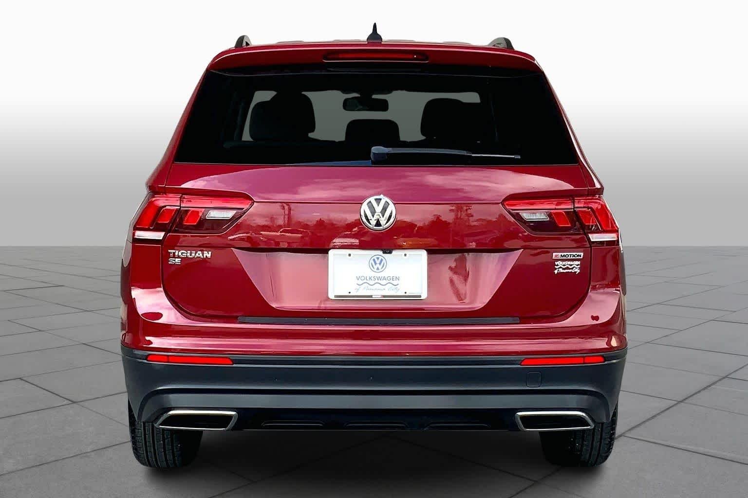 Used 2019 Cardinal Red Metallic Volkswagen SE image 5