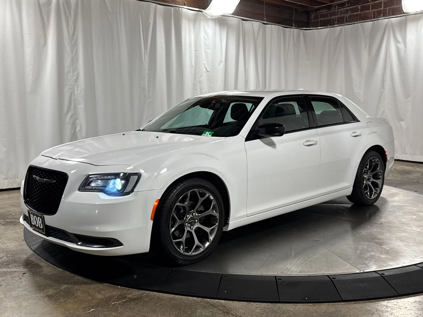 Used 2018 Bright White Clearcoat Chrysler Touring image 1