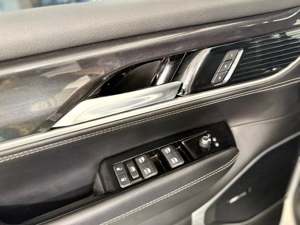 Used 2022 Silver Jeep Series I image 12