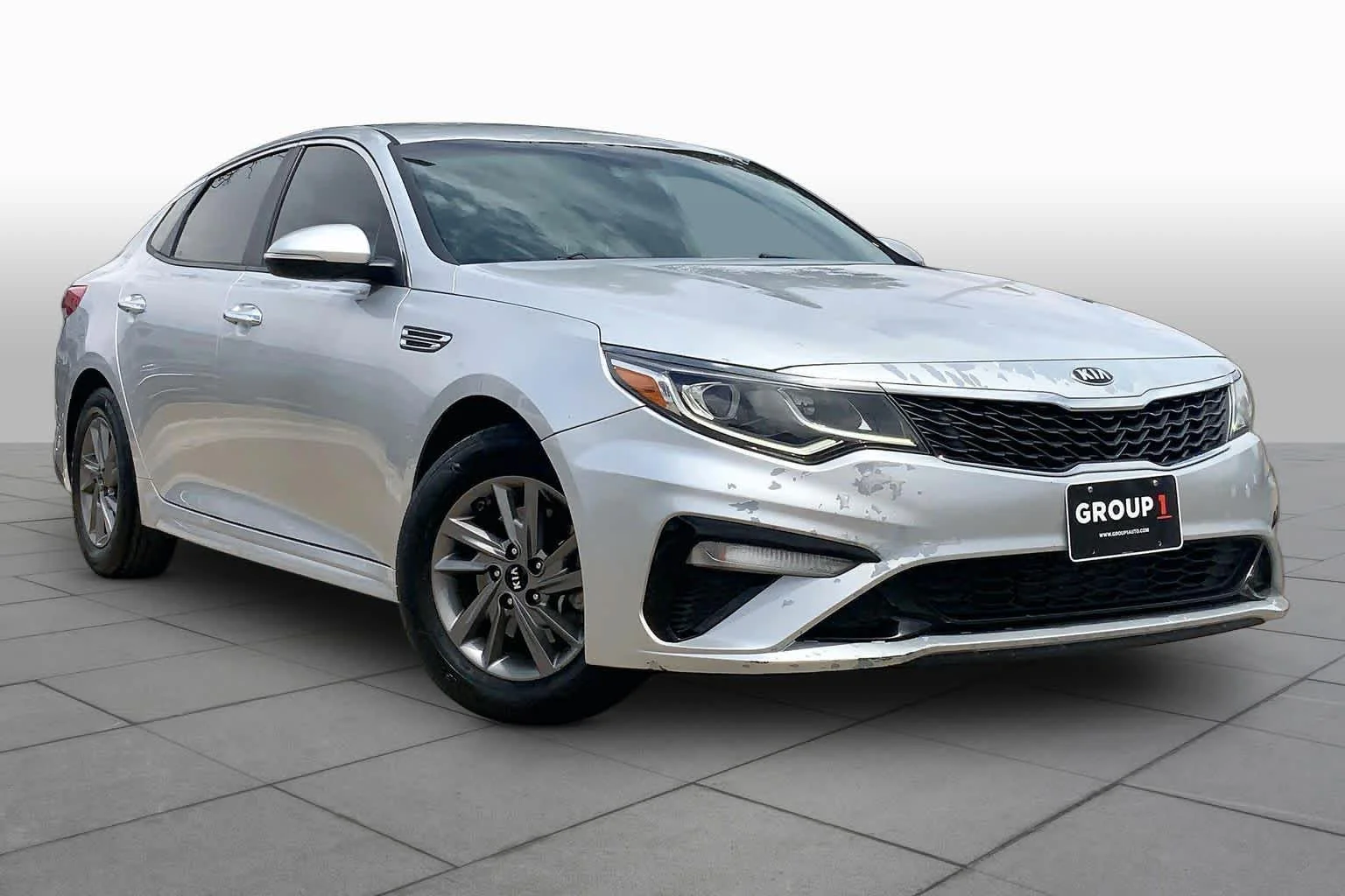 Used 2020 Sparkling Silver Kia LX image 3