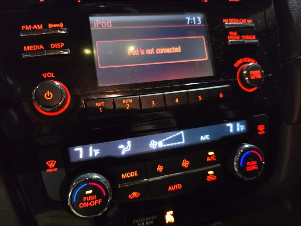 Used 2017 Palatial Ruby Nissan SV image 21