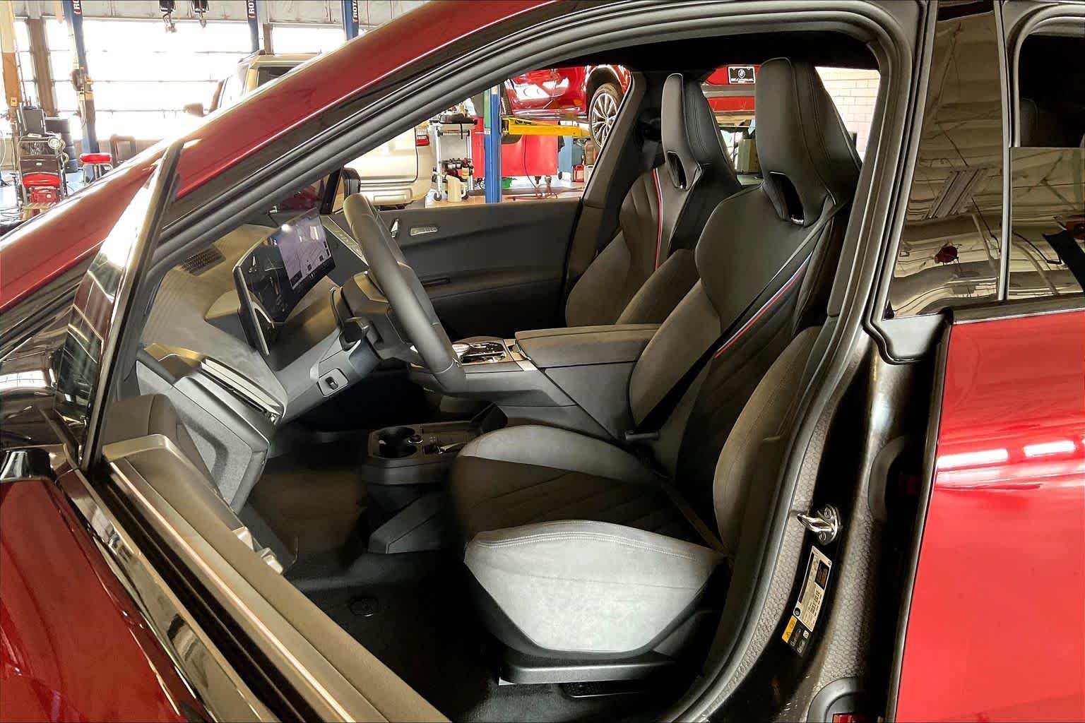 Used 2026 Aventurin Red Metallic BMW xDrive60 image 9