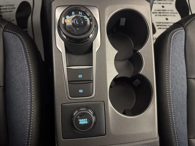 New 2025 Carbonized Gray Metallic Ford Outer Banks image 17