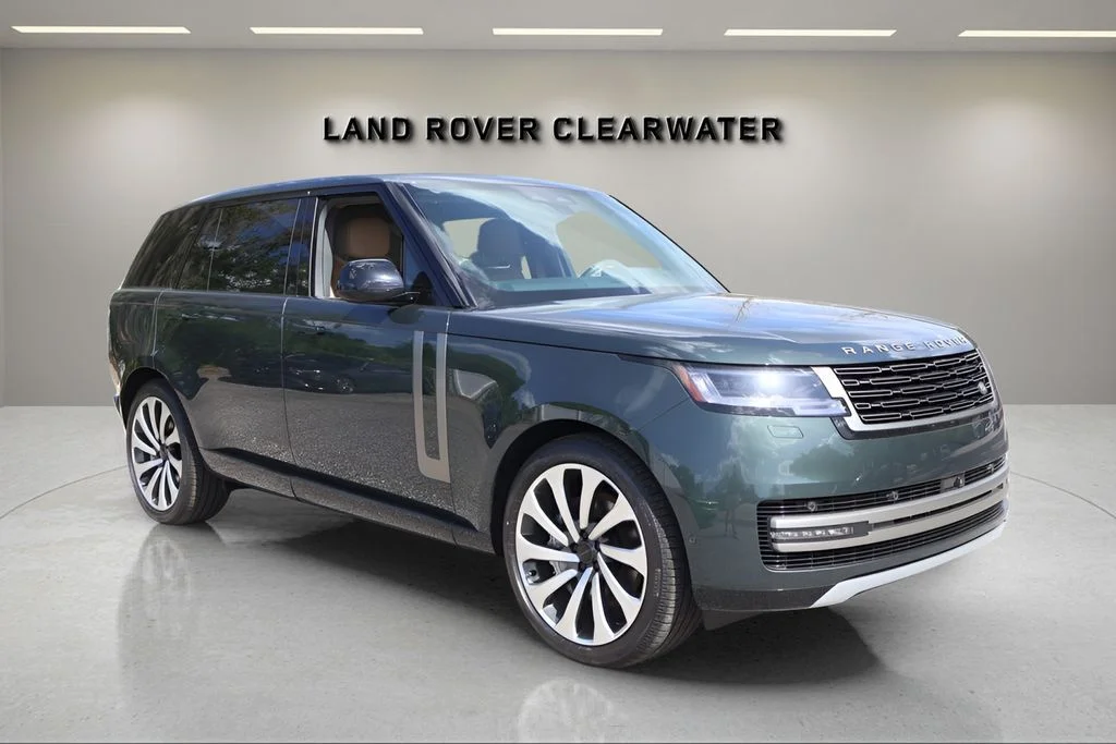 New 2026 Belgravia Green Land Rover SE image 7