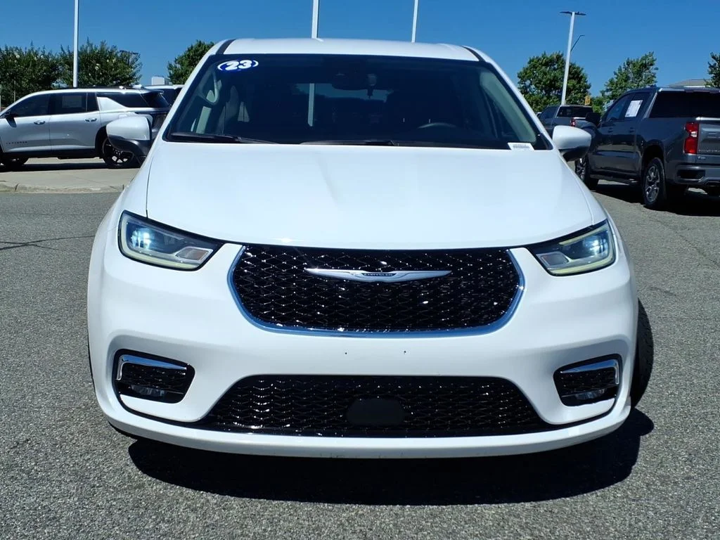 Used 2023 White Chrysler Touring L image 24